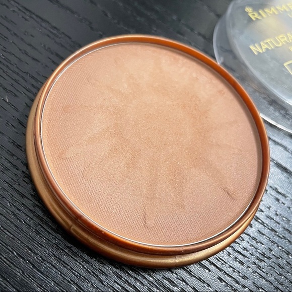 🌟 FREE Add-On Rimmel Bronzer Powder 021 Sun Light - Picture 1 of 5